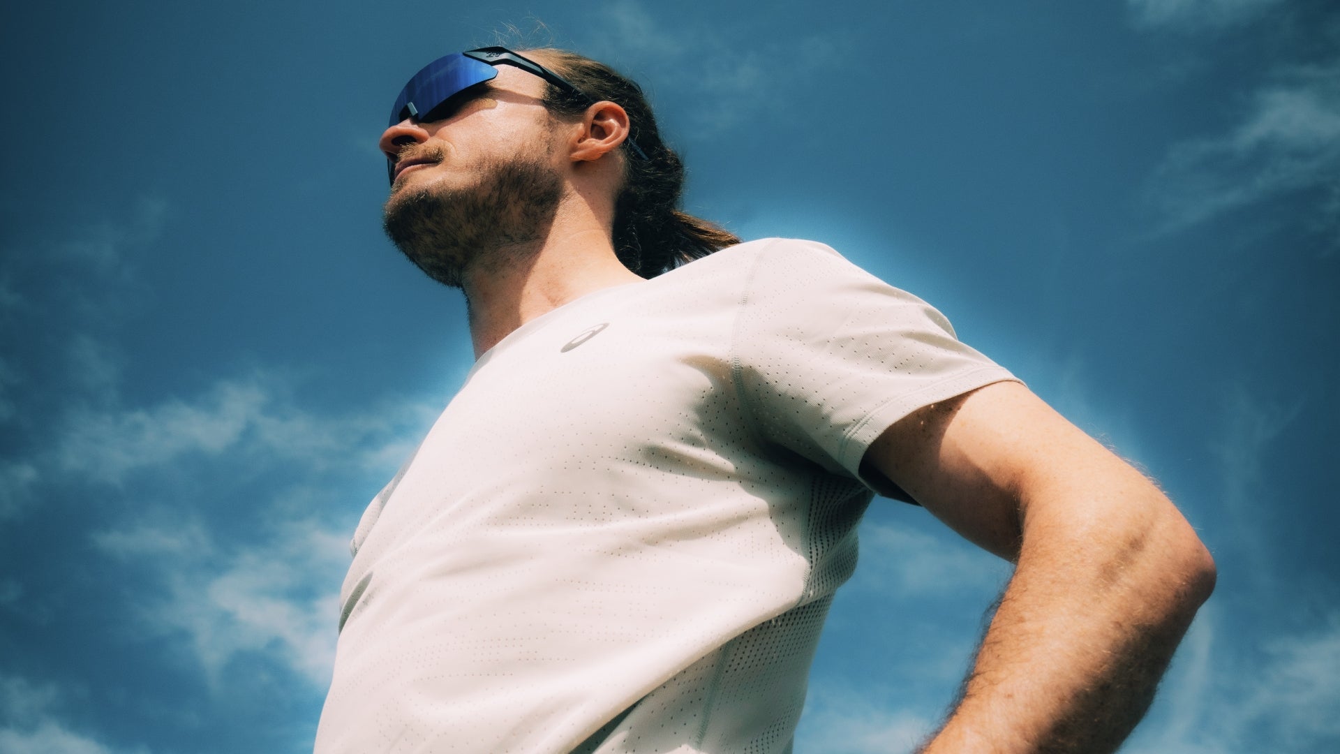 Runner wearing 2nu performance sunglasses on a bright outdoor route for the Running and Everyday sunglasses guide.